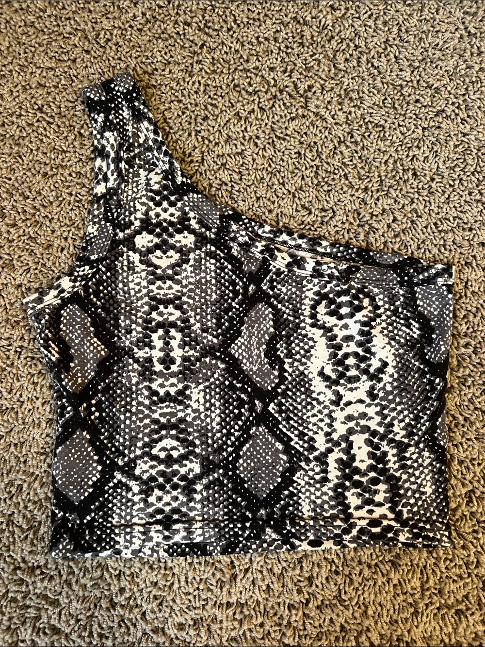 SHEIN Black White Snakeskin One-Shoulder Crop Top